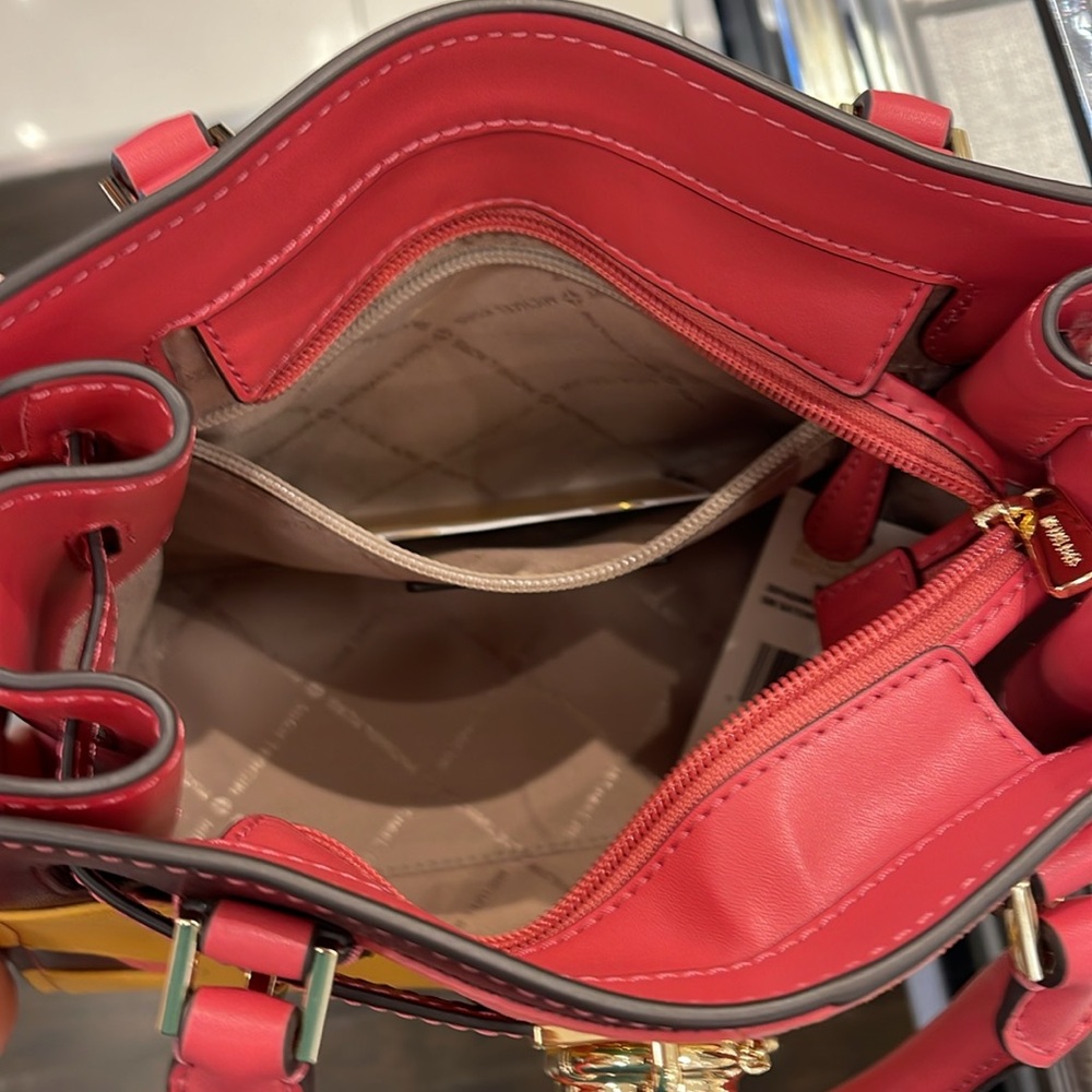MICHAEL KORS Hamilton Small Two-Tone Satchel
COLOR LIGHT BERRY SHERBET MULTI
NWT - Picture 12 of 16